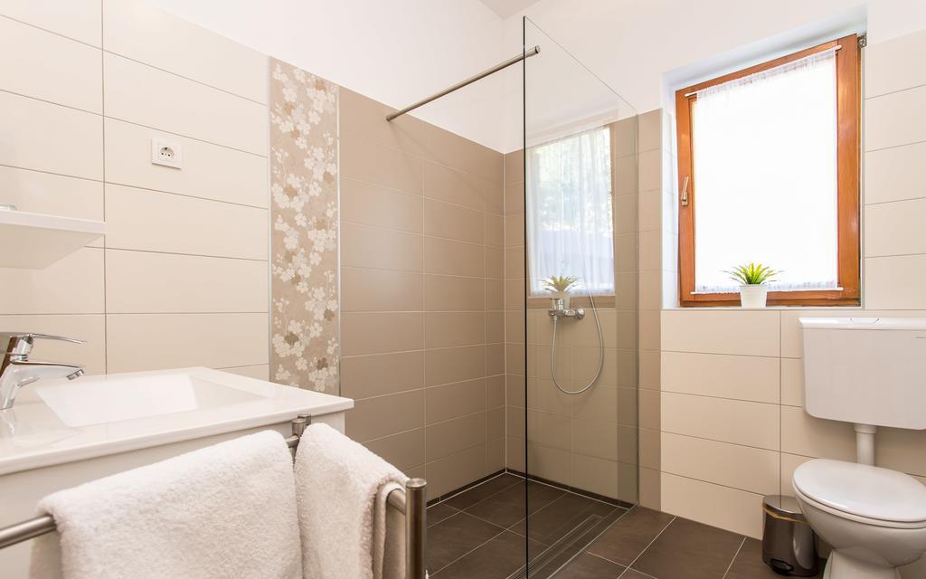 Apartments Frgacic Baška Eksteriør bilde